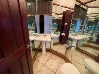 Amplia casa con vista espectacular en San Antonio de Escazú #22-1461 GS