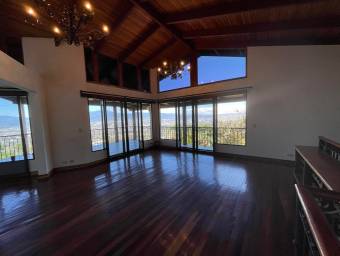 Amplia casa con vista espectacular en San Antonio de Escazú #22-1461 GS