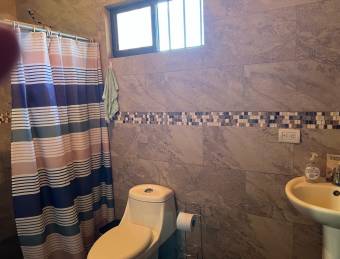 Casa con amplio terreno y árboles frutales en Grecia #26-696 GS