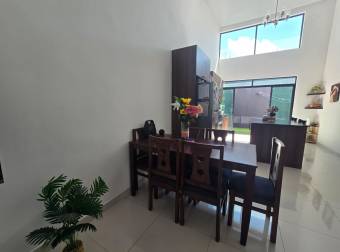 VENTA DE CASA INDEPENDIENTE, UNA PLANTA, SEMINUEVA EN SAN RAFAEL HDIA