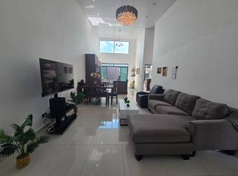 VENTA DE CASA INDEPENDIENTE, UNA PLANTA, SEMINUEVA EN SAN RAFAEL HDIA