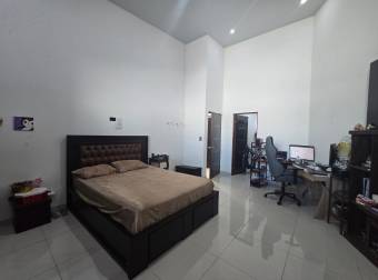 VENTA DE CASA INDEPENDIENTE, UNA PLANTA, SEMINUEVA EN SAN RAFAEL HDIA