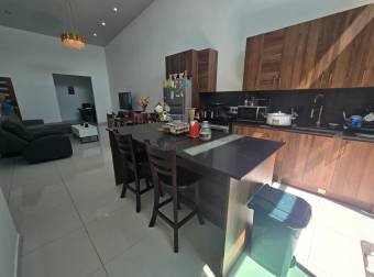 VENTA DE CASA INDEPENDIENTE, UNA PLANTA, SEMINUEVA EN SAN RAFAEL HDIA