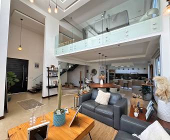 Casa moderna en venta en condominio en Río Oro, Santa Ana