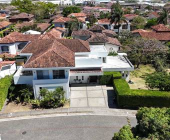 Casa moderna en venta en condominio en Río Oro, Santa Ana