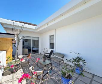 Casa moderna en venta en condominio en Río Oro, Santa Ana