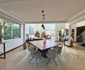 Casa moderna en venta en condominio en Río Oro, Santa Ana