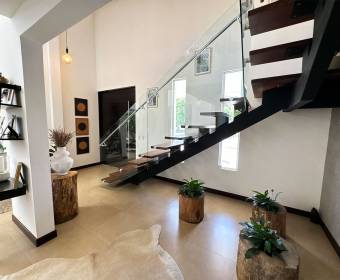 Casa moderna en venta en condominio en Río Oro, Santa Ana