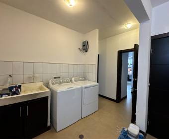 Casa moderna en venta en condominio en Río Oro, Santa Ana