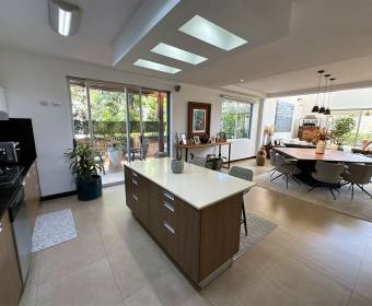 Casa moderna en venta en condominio en Río Oro, Santa Ana