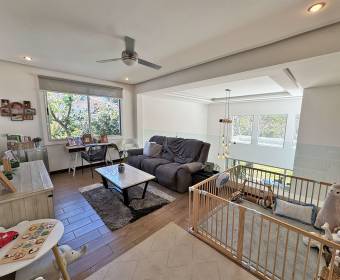 Casa moderna en venta en condominio en Río Oro, Santa Ana