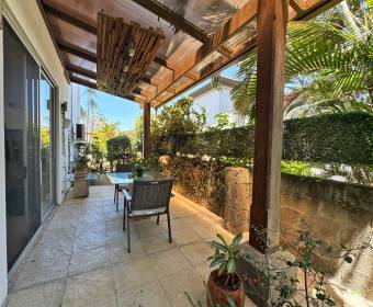 Casa moderna en venta en condominio en Río Oro, Santa Ana