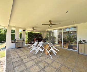 Casa moderna en venta en condominio en Río Oro, Santa Ana