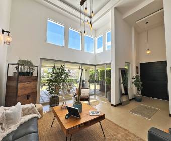 Casa moderna en venta en condominio en Río Oro, Santa Ana