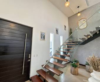 Casa moderna en venta en condominio en Río Oro, Santa Ana