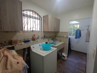 Amplia casa con gran terreno, área social y árboles frutales #25-1481 GS