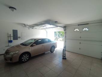 Amplia casa con gran terreno, área social y árboles frutales #25-1481 GS