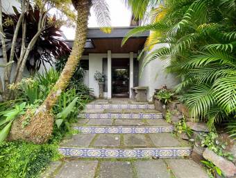 Casa con Amplio Jardín y Terraza en Escazú #25-1835 GS