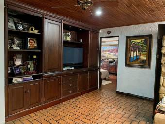 Casa con Amplio Jardín y Terraza en Escazú #25-1835 GS