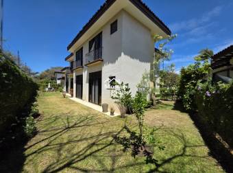 Casa de lujo con amplio jardín en venta en Hacienda del Sol, Santa Ana