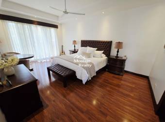 Casa de lujo con amplio jardín en venta en Hacienda del Sol, Santa Ana