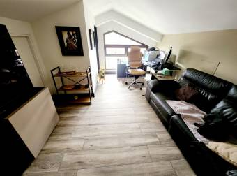 Venta de Casa contemporánea de 3 niveles, Parques del Sol, Jacaranda, Santa Ana