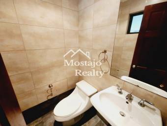 Venta de Casa en Condominio Almeria, Pozos de Santa Ana