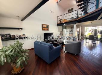 Casa Amplia con Mezzanine y 5 Habitaciones #26-1440 GS