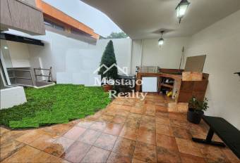 OPORTUNIDAD! Venta de Casa en Residencial en Sabana Oeste, 4 habitaciones!