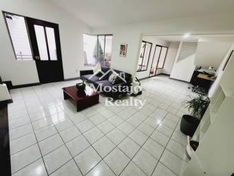 OPORTUNIDAD! Venta de Casa en Residencial en Sabana Oeste, 4 habitaciones!