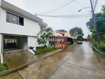 OPORTUNIDAD! Venta de Casa en Residencial en Sabana Oeste, 4 habitaciones!