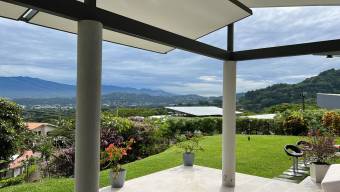 Se alquila casa en Piedades Santa Ana 26-1102