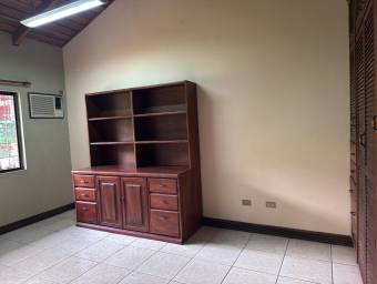 Se alquila casa en Santa Ana San José 26-581