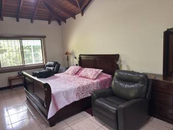 Se alquila casa en Santa Ana San José 26-581