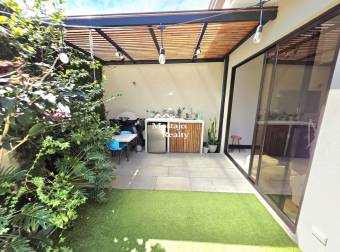 Venta de casa, 3 niveles, Condominio Parques del Sol, Santa Ana Venta de casa, 3 niveles, Condominio Parques del Sol, Santa Ana