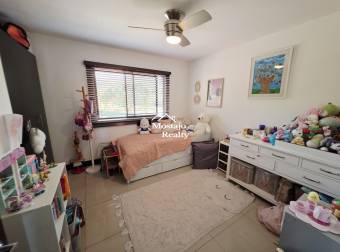 Venta de casa, 3 niveles, Condominio Parques del Sol, Santa Ana Venta de casa, 3 niveles, Condominio Parques del Sol, Santa Ana