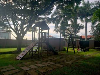 Se alquila casa en Santa Ana San José 26-1368