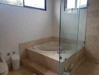 Se alquila casa en Santa Ana San José 26-1368