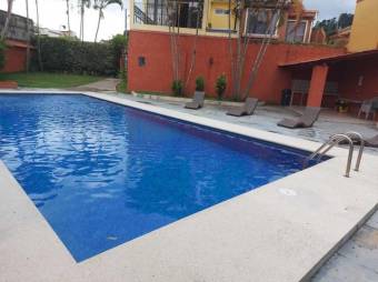 Se alquila hermosa casa en condominio seguro y privado