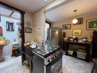 Encantadora casa rodeada de naturaleza con potencial comercial en Escazú #26-1384 GS