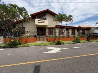 Casa esquinera con uso mixto y gran jardín en Alajuela #26-748 GS, $ 750,000, 4, Alajuela, Alajuela
