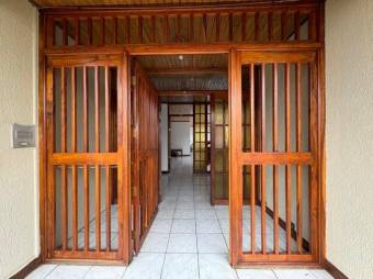 Casa esquinera con uso mixto y gran jardín en Alajuela #26-748 GS, $ 750,000, 4, Alajuela, Alajuela