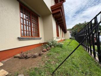 Casa esquinera con uso mixto y gran jardín en Alajuela #26-748 GS, $ 750,000, 4, Alajuela, Alajuela