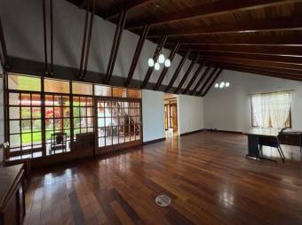 Casa esquinera con uso mixto y gran jardín en Alajuela #26-748 GS, $ 750,000, 4, Alajuela, Alajuela