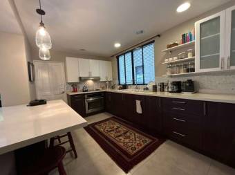 Exclusivo apartamento con terraza rodeada de naturaleza en Escazú #26-1519 GS