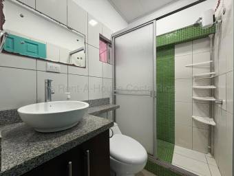 Apartamento con 2 parqueos y amenidades, ideal para vivir o invertir #26-1624 GS