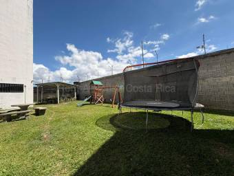 Acogedor apartamento en condominio con 2 parqueos cerca de servicios #26-1624 GS