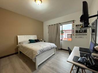 Casa en condominio con jardín y 4 piscinas en Heredia, ubicación privilegiada #26-1628 GS