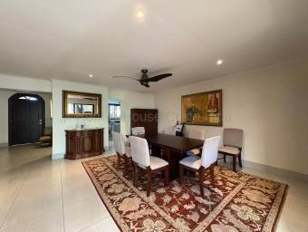 Hermosa casa de una planta con jardín en exclusivo condominio #26-1494 GS