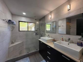 Hermosa casa de una planta con jardín en exclusivo condominio #26-1494 GS